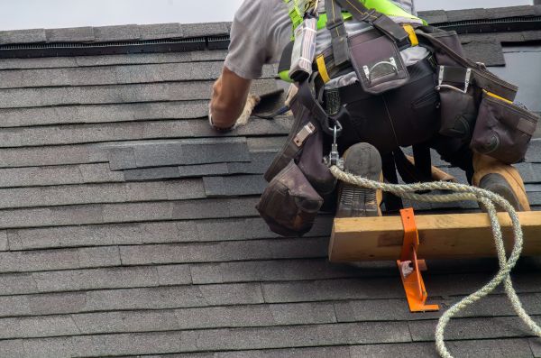 Asphalt Roofing Service in Utica